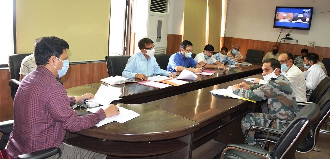 Div Com reviews land acquisition cases of Army