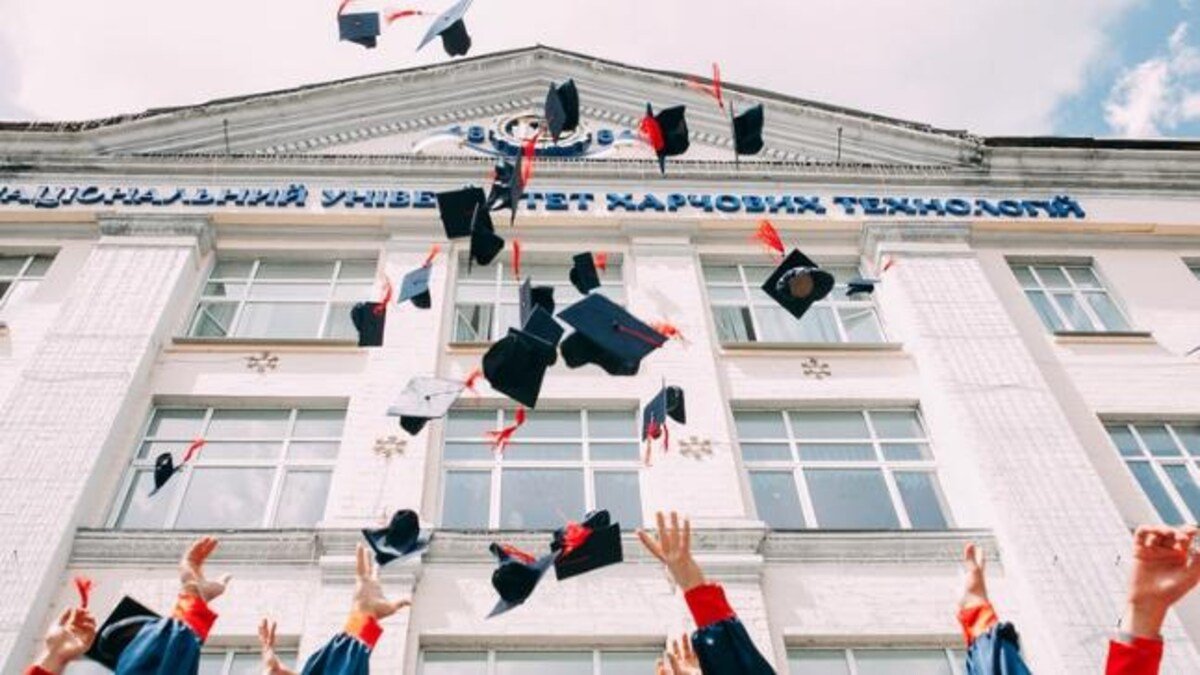 graduation cap throwing 0