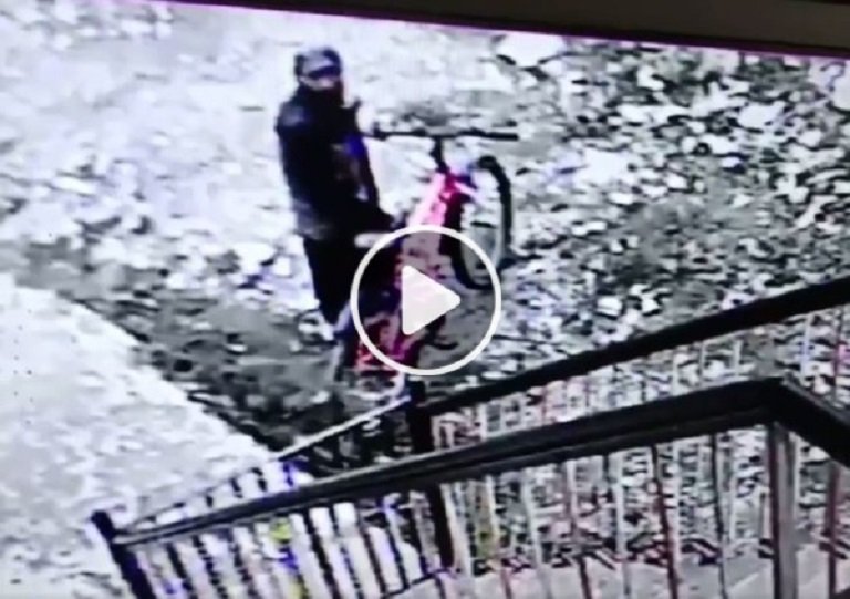 'Kashir manz chini waen cyclan ti bakshaan': Bicycle stolen, thief caught on cam, owner was in Baramulla gym