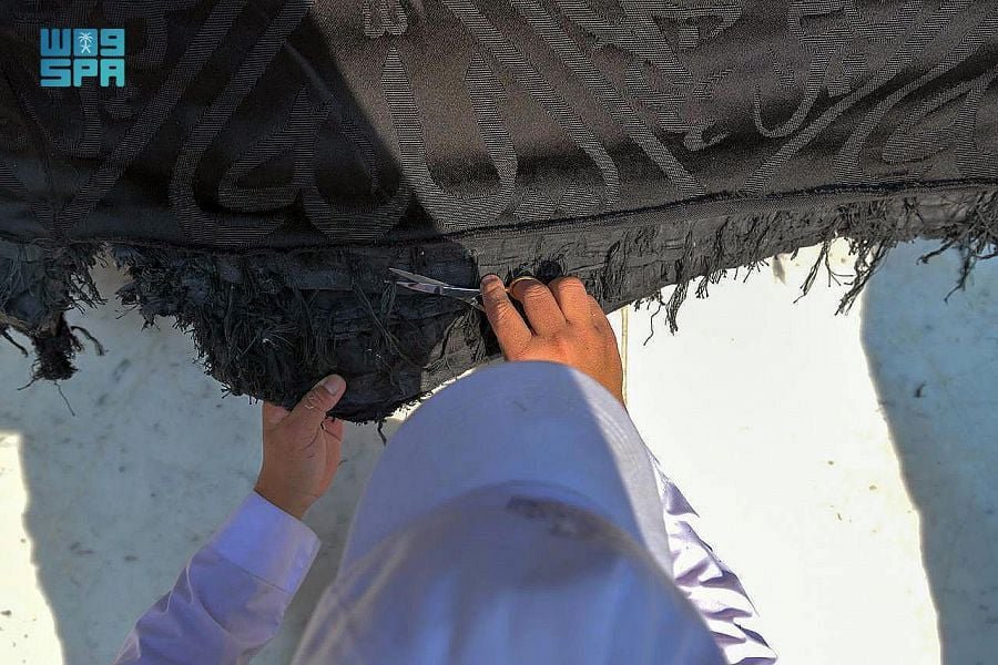 `Labaik Allahuma Labaik': Saudi carries out maintenance work on Ghilaaf-e-Kaaba 2 kaaba maintenance3