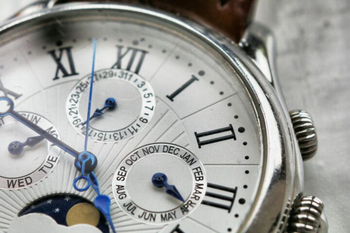 close up photography of wristwatch