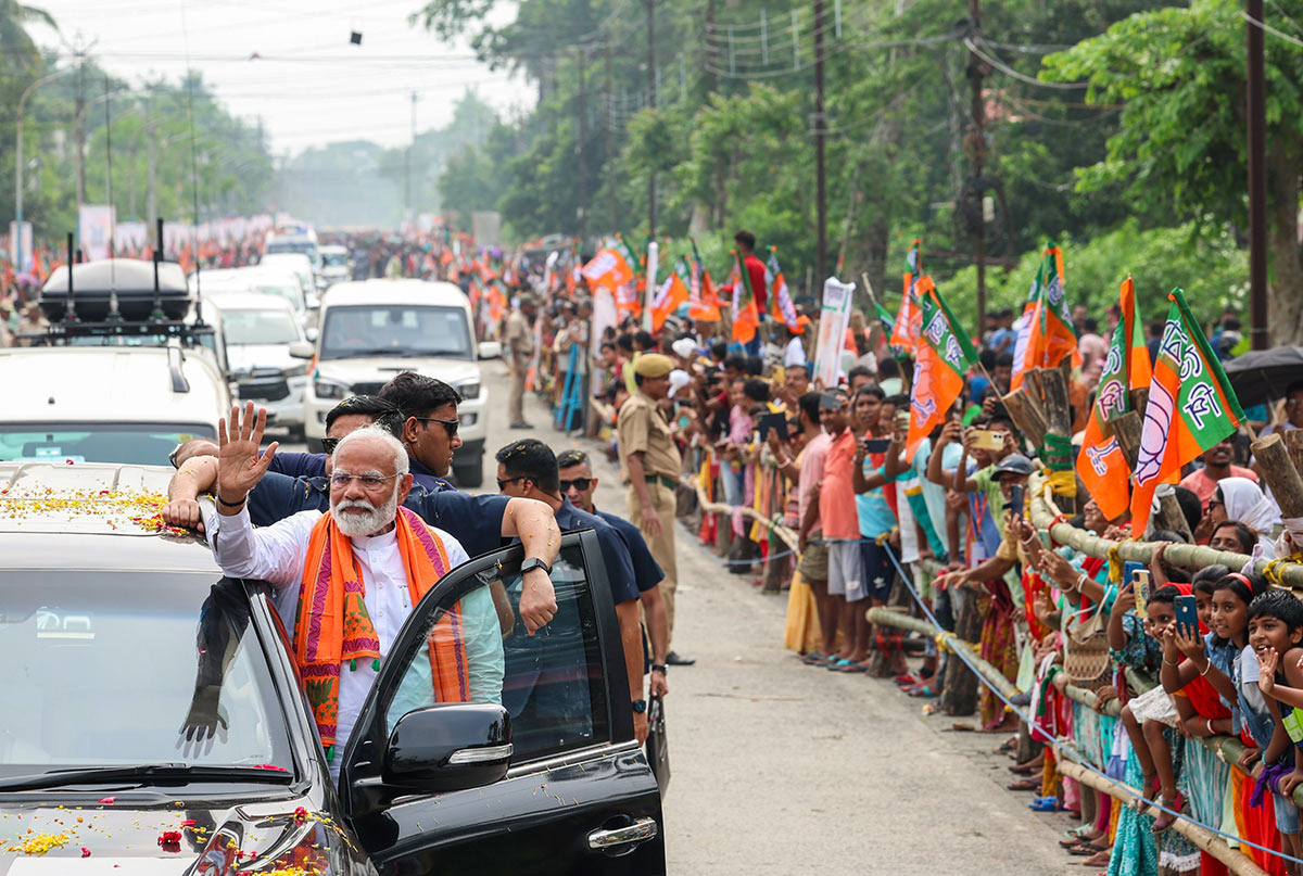 28narendra modi roadshow2