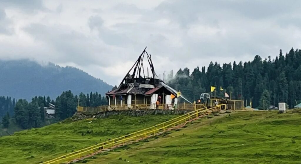 Gulmarg Temple Gutted 1024x558 1